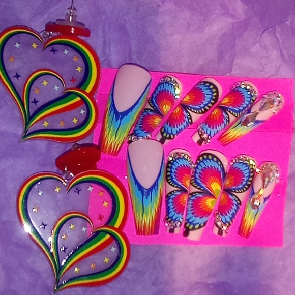 Nails and matching earrings - Picture 2 of 3